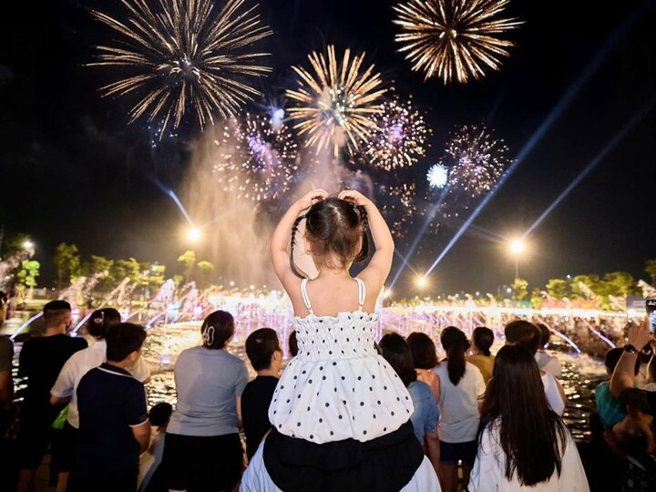 Không khí nhộn nhịp tại phố đi bộ Phủ Lý