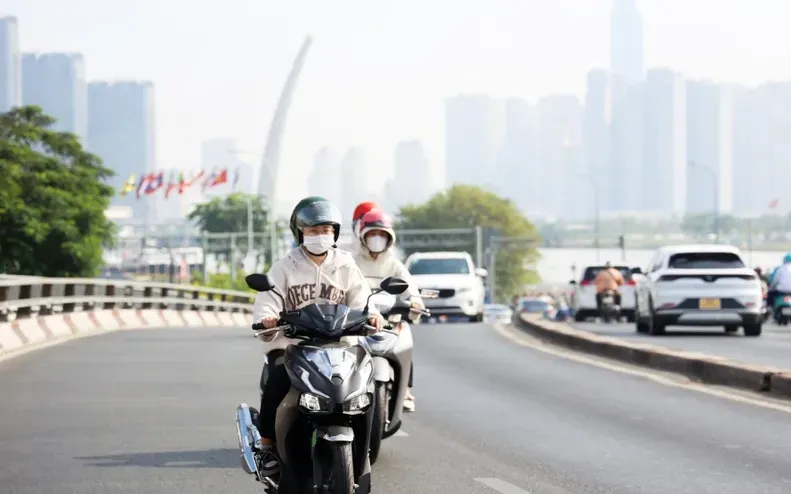 Kinh nghiệm lái xe an toàn và sử dụng công nghệ hỗ trợ lái trong thời tiết xấu