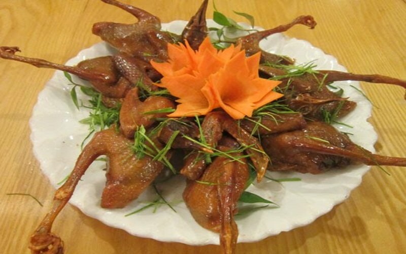 Không gian thưởng thức đặc sản chim to dần Hà Nam