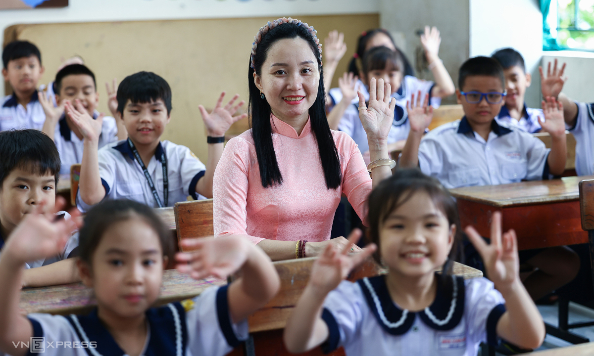 Thực tế học tập tại trường chuyên Biên Hòa 2