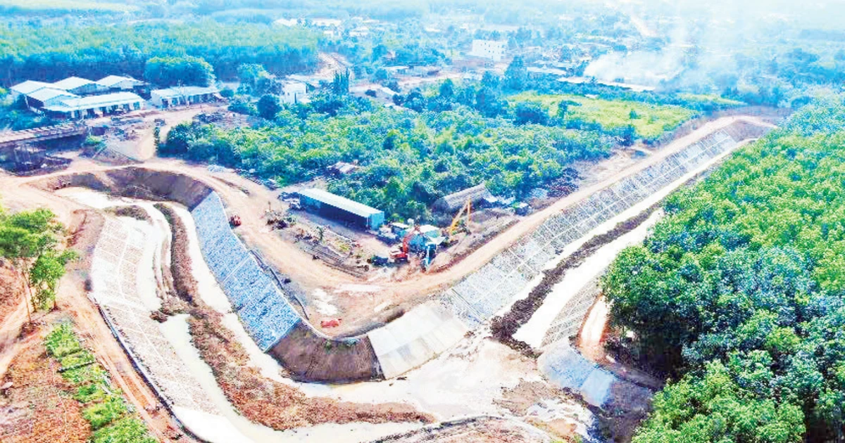 Mẹo lái xe an toàn qua vùng ngập lụt, kinh nghiệm sống còn cho tài xế tránh bị thủy kích ô tô